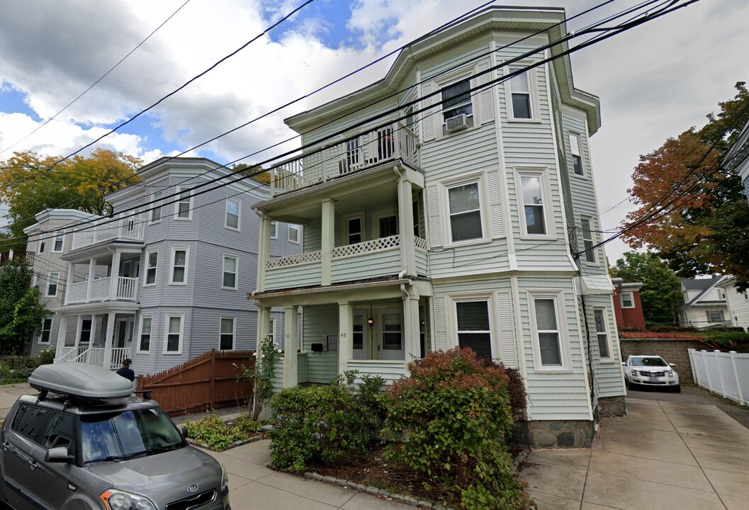51 Montfern Ave, Unit 1 in Boston, MA - Foto de edificio
