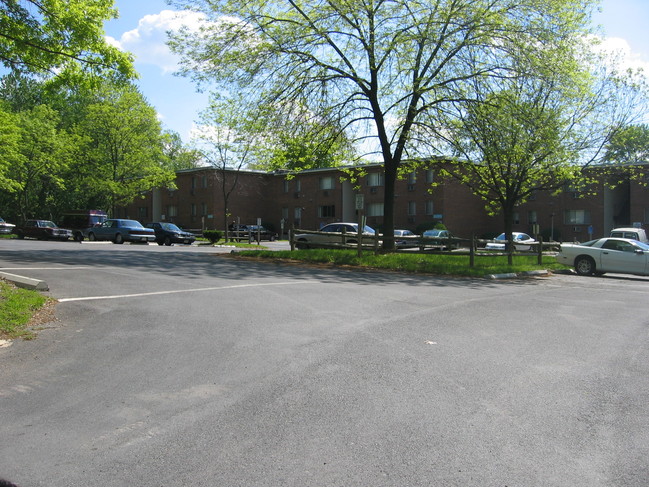 Woodhaven Apartments in Capitol Heights, MD - Foto de edificio - Building Photo