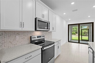 4286 Sonoma Oaks Dr in Naples, FL - Building Photo - Building Photo
