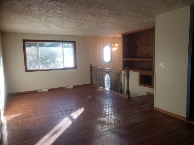 property at 817 Iroquois Ave
