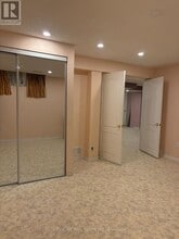 6121 Maple Gate Cir in Mississauga, ON - Building Photo - Building Photo