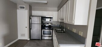 820 S St Andrews Pl in Los Angeles, CA - Building Photo