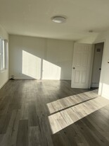 2911 California St, Unit Upper Apartments