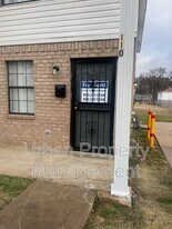 110 E Frank Ave in Memphis, TN - Building Photo