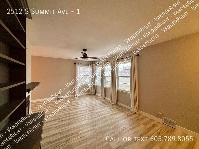 2512 S Summit Ave in Sioux Falls, SD - Building Photo - Building Photo