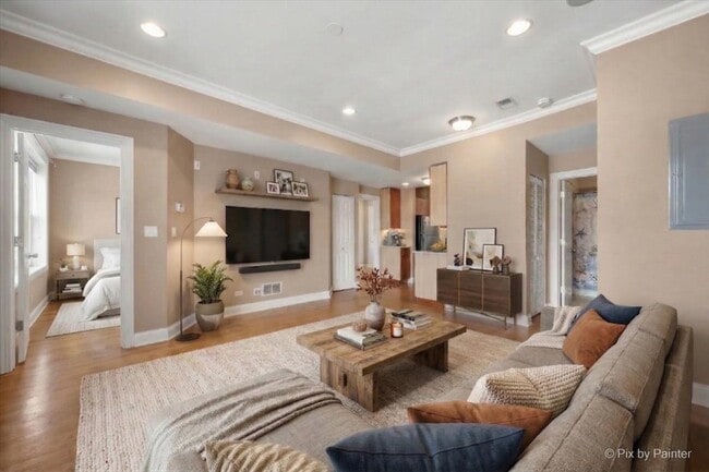 property at 6146 N Ravenswood Ave