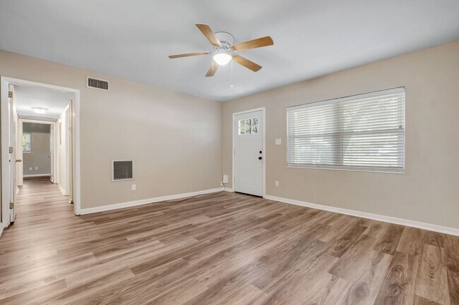 1109 Buckingham Dr in Tallahassee, FL - Building Photo - Building Photo