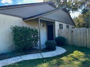 8060 Village Gate Ct in Jacksonville, FL - Building Photo - Building Photo