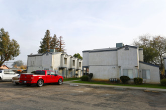 Oildale Arms in Bakersfield, CA - Building Photo - Building Photo