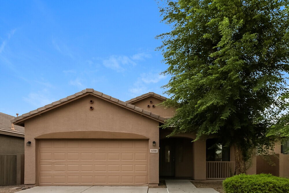 5519 W Vineyard Rd in Phoenix, AZ - Building Photo