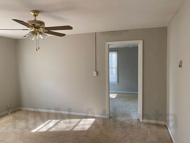 3323 Midway Rd-Unit -2 in Decatur, GA - Foto de edificio - Building Photo