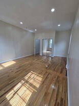136 Pulaski St, Unit 1st Floor in Brooklyn, NY - Building Photo