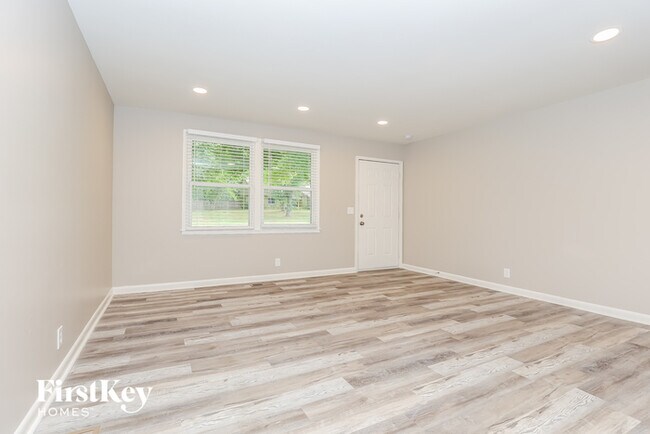 704 Berkshire Dr in Old Hickory, TN - Foto de edificio - Building Photo