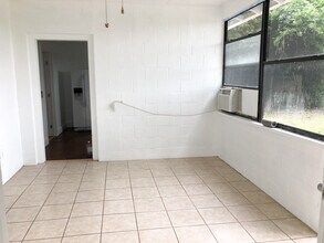12852 Florida Ave in Astatula, FL - Foto de edificio - Building Photo
