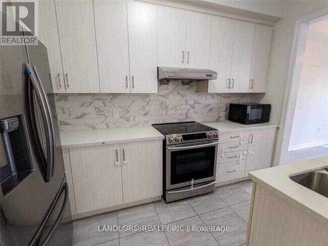 3301 Jacob Way in Oakville, ON - Building Photo - Building Photo