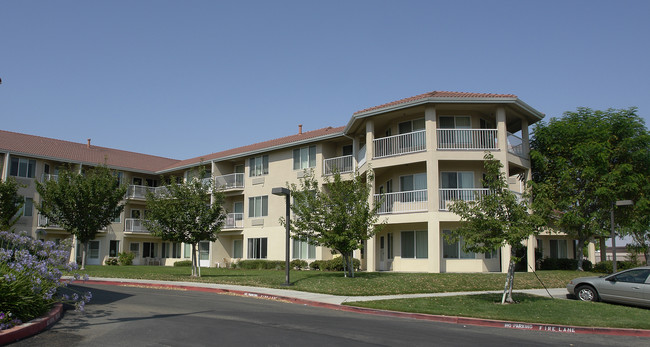 Quail Lodge Senior Community in Antioch, CA - Building Photo - Building Photo