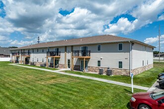 Cedar Ridge in Grand Island, NE - Building Photo - Building Photo