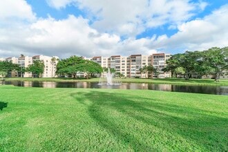 27 Abbey Ln in Delray Beach, FL - Building Photo - Building Photo