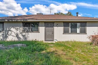 31331 Auberry Rd in Auberry, CA - Building Photo - Building Photo