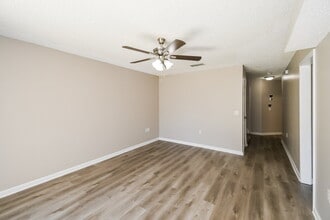 6740 Newgate Cir E in Jacksonville, FL - Building Photo - Building Photo