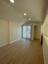13347 Victory Blvd in Los Angeles, CA - Building Photo - Building Photo