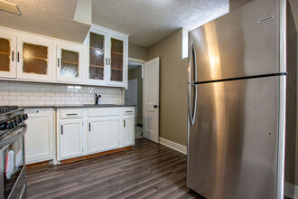 3037 California St in Omaha, NE - Building Photo - Interior Photo