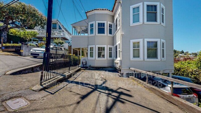 195 San Carlos Ave in Sausalito, CA - Building Photo - Building Photo