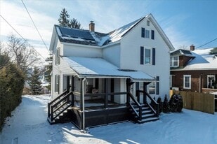 122 Oak St in Rutland, VT - Building Photo