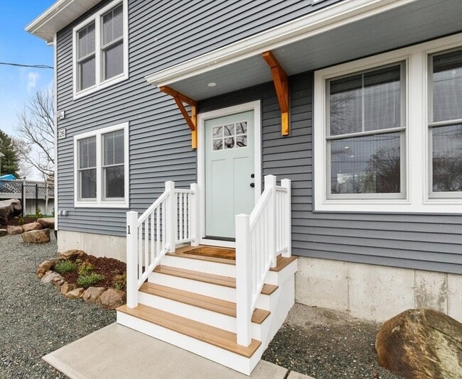 26 Lyndale Ave in Gloucester, MA - Foto de edificio - Building Photo