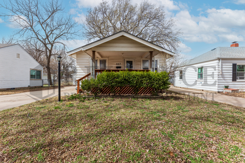 247 N Gordon St in Wichita, KS - Foto de edificio