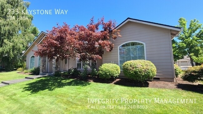 233 Keystone Way in Eagle Point, OR - Building Photo - Building Photo