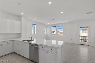 5643 Beguiling Falls St in Las Vegas, NV - Building Photo - Building Photo