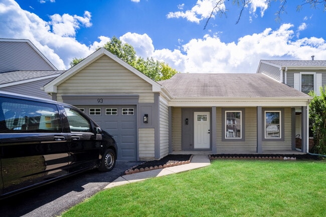 93 Bedford Rd in Mundelein, IL - Building Photo - Building Photo