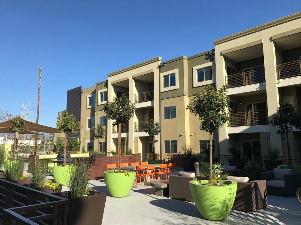 2978 Ripple Pl, Unit 105 in Los Angeles, CA - Foto de edificio