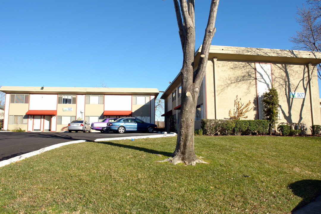 Meadow Court in Vacaville, CA - Building Photo