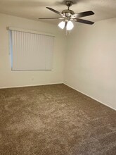 12414 Dunrobin Ave in Downey, CA - Foto de edificio - Building Photo