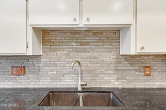 1036 E Geneva Dr in Tempe, AZ - Building Photo - Building Photo