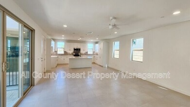 35944 Randall Ln in Palm Desert, CA - Foto de edificio - Building Photo