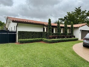 15101 Garvock Pl in Hialeah, FL - Building Photo - Building Photo