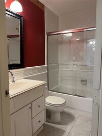 2504 Pine Tree Dr photo'