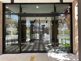4545 Wornall Rd, Unit 1101 in Kansas City, MO - Building Photo