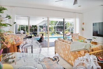 809 SE 14th Dr in Deerfield Beach, FL - Foto de edificio - Building Photo