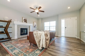 1205 NW Hilltop Ln in Grain Valley, MO - Building Photo - Building Photo