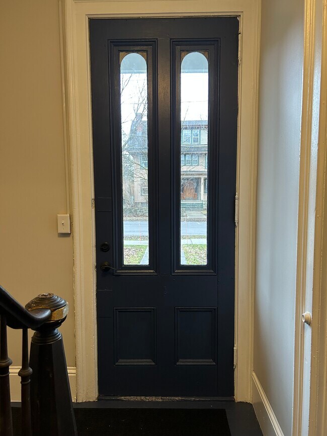 63 S Grove St, Unit 3 in East Aurora, NY - Foto de edificio - Building Photo