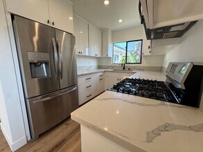 1347 N Stanley Ave in West Hollywood, CA - Foto de edificio - Building Photo