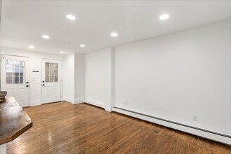 302 K St, Unit B in Boston, MA - Building Photo - Building Photo