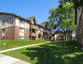 Nottingham Place Apartments in Kalamazoo, MI - Building Photo - Building Photo