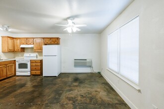 2305 18th St in Lubbock, TX - Foto de edificio - Building Photo