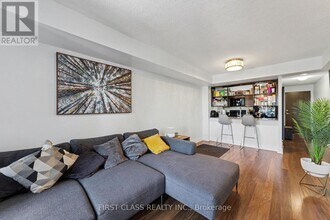 135 Village Green Square in Toronto, ON - Building Photo - Building Photo