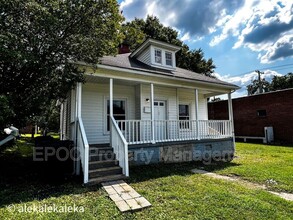 516 Tucker St in Burlington, NC - Building Photo - Building Photo